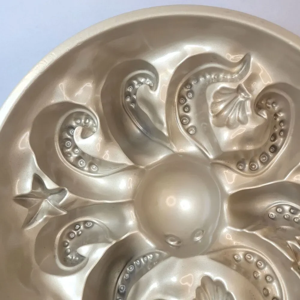 Nordic Ware USA Octopus Beach 10 Cup Cast Aluminum Ocean Baking Cake Pan Bundt